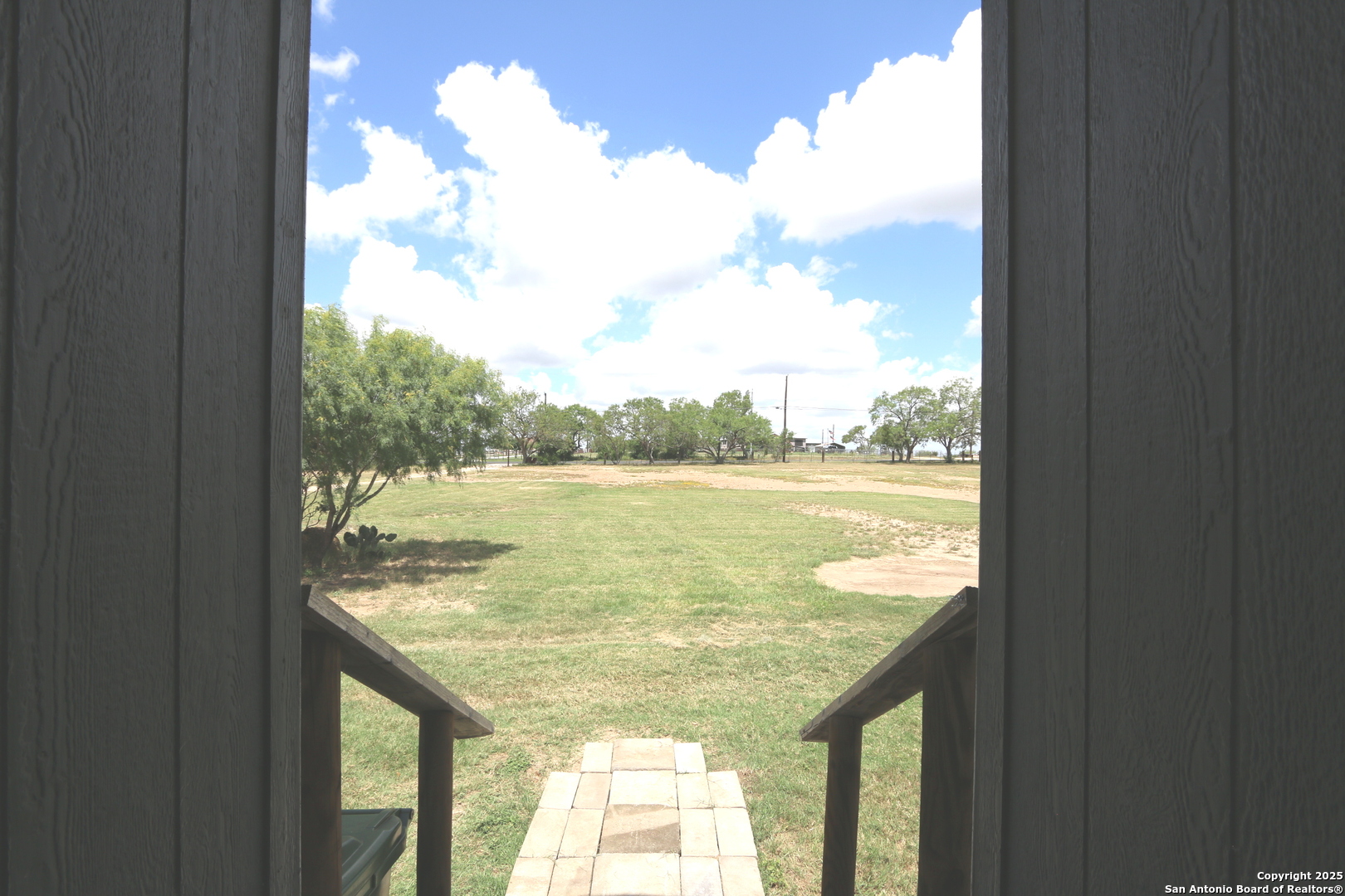 main property photo 28