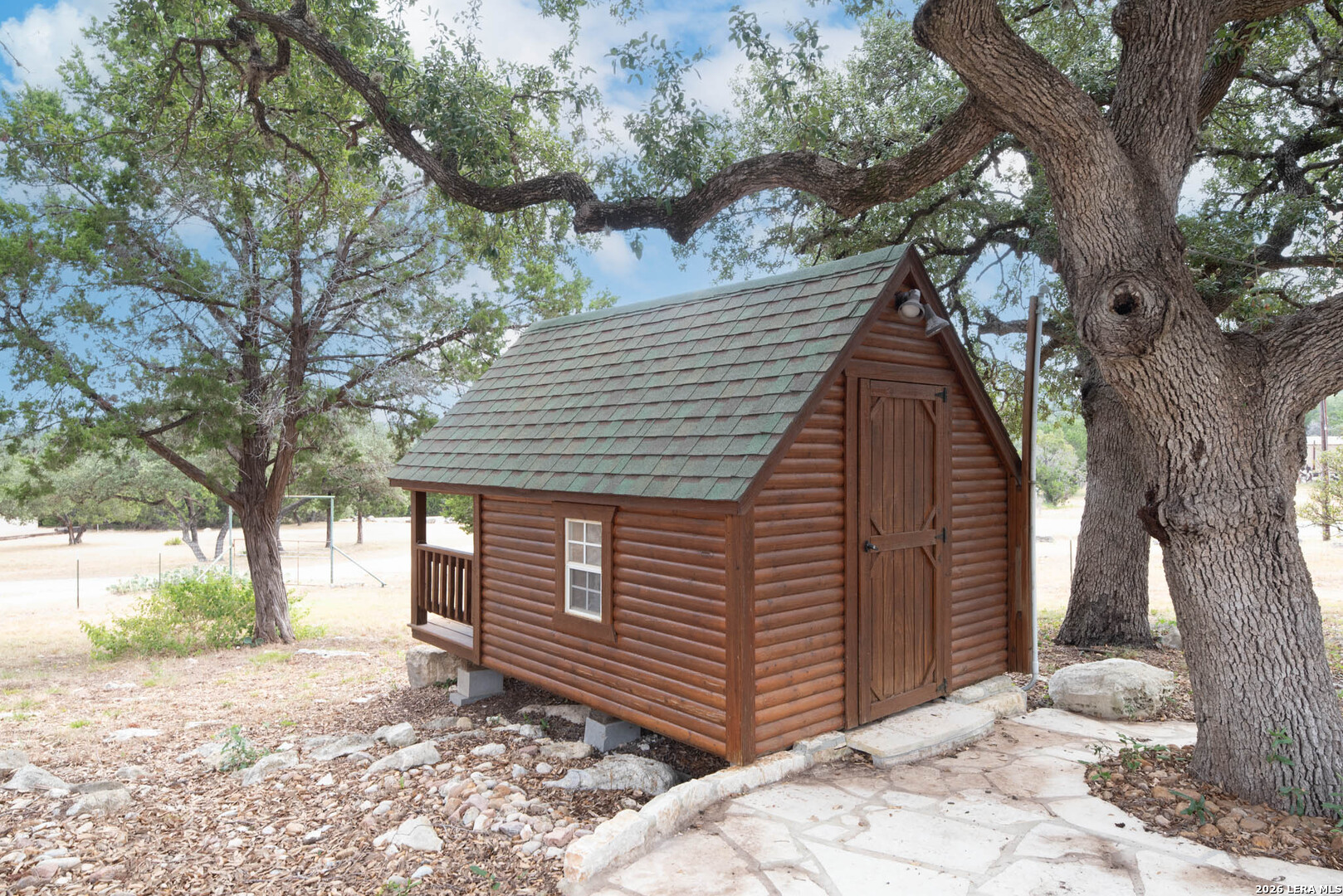 main property photo 30