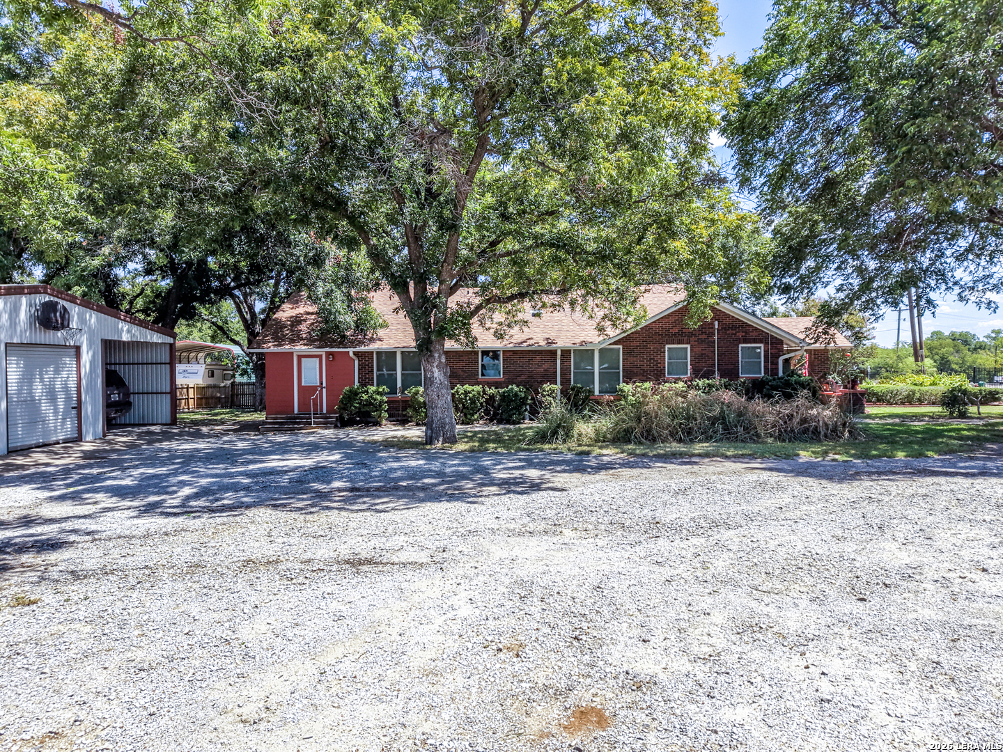 main property photo 11