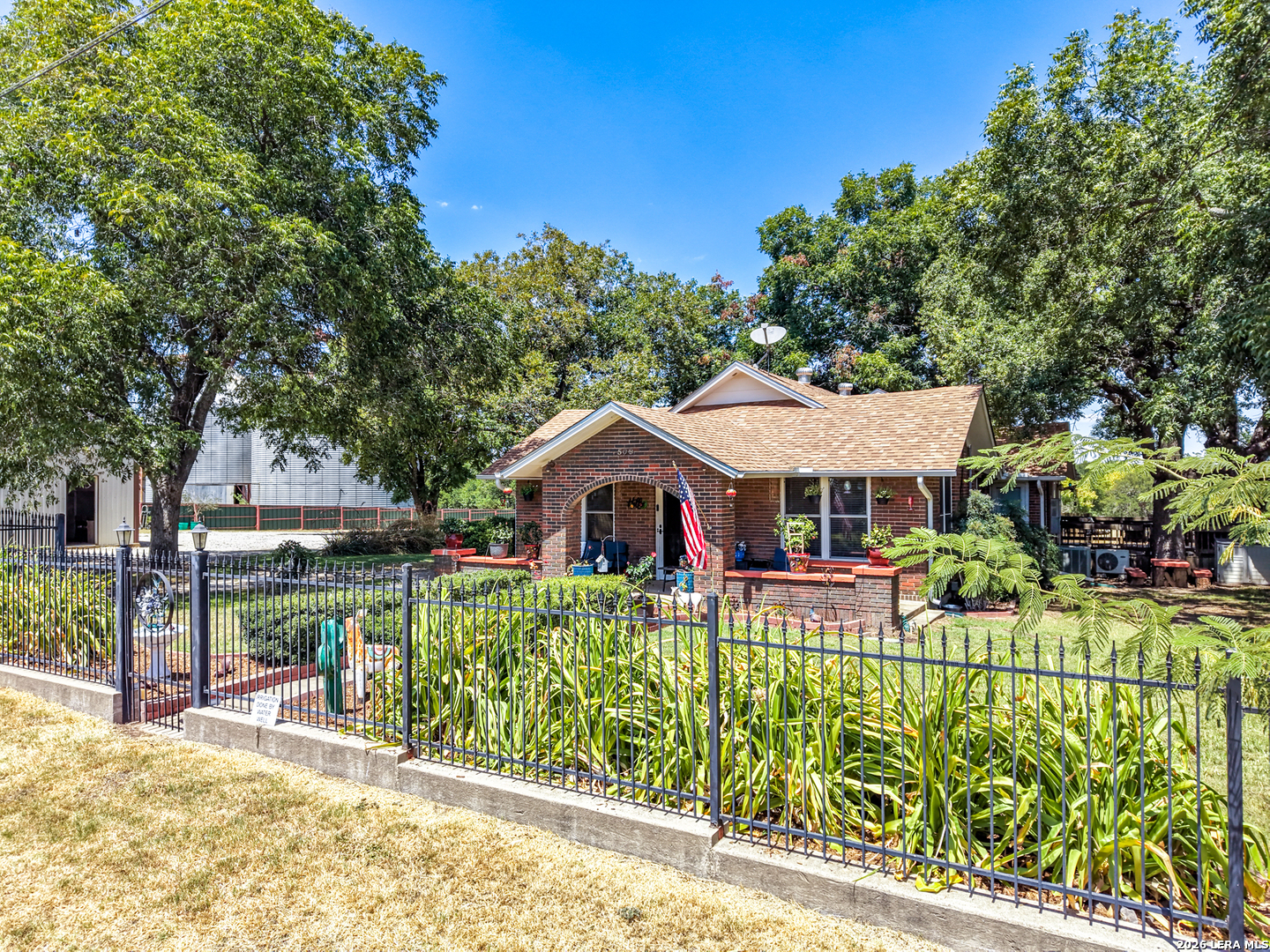 main property photo 12