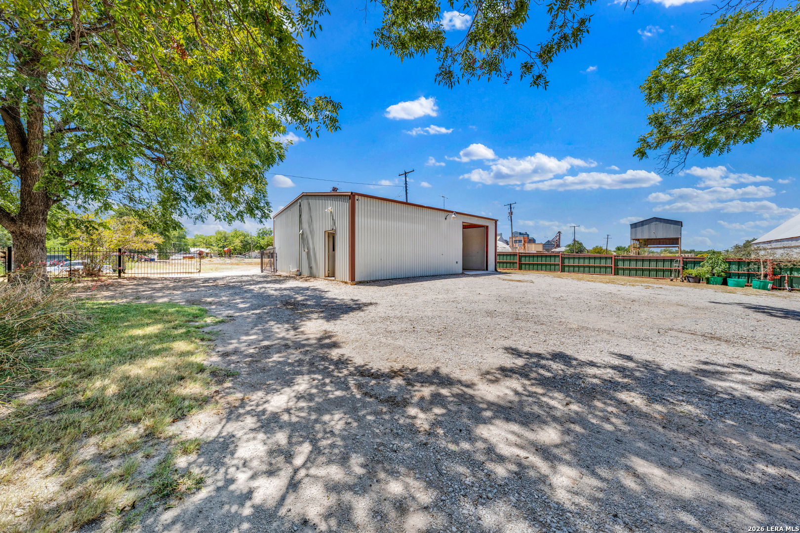 main property photo 23