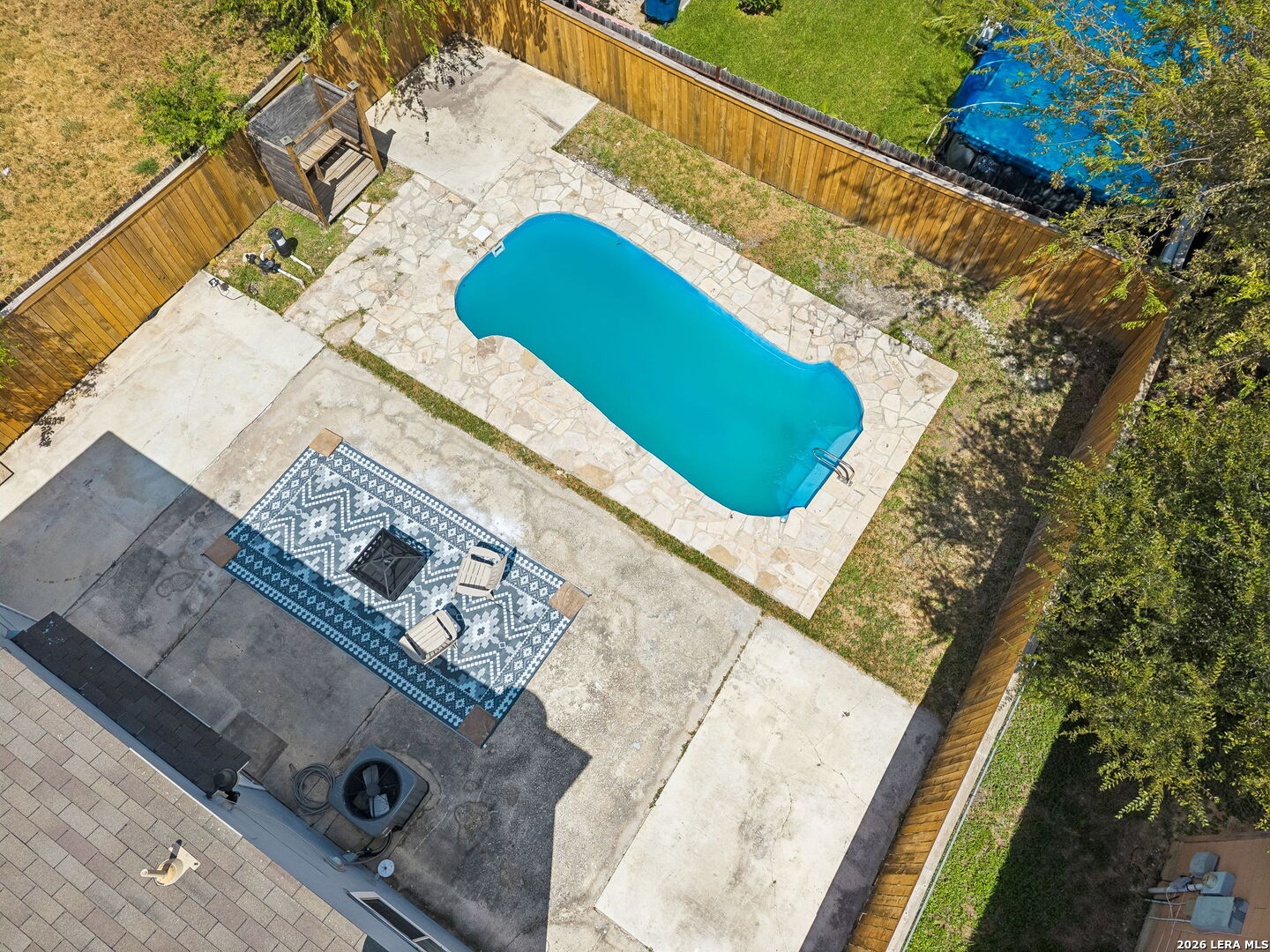 main property photo 40
