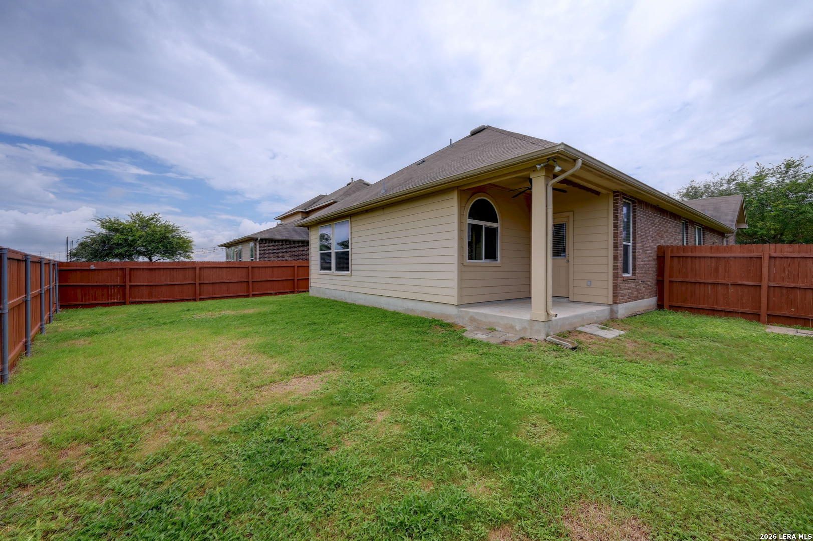 main property photo 28