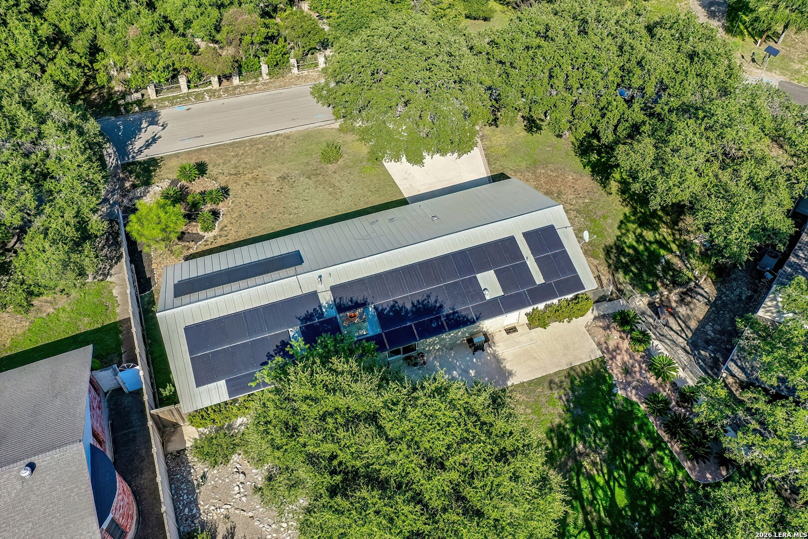 main property photo 32