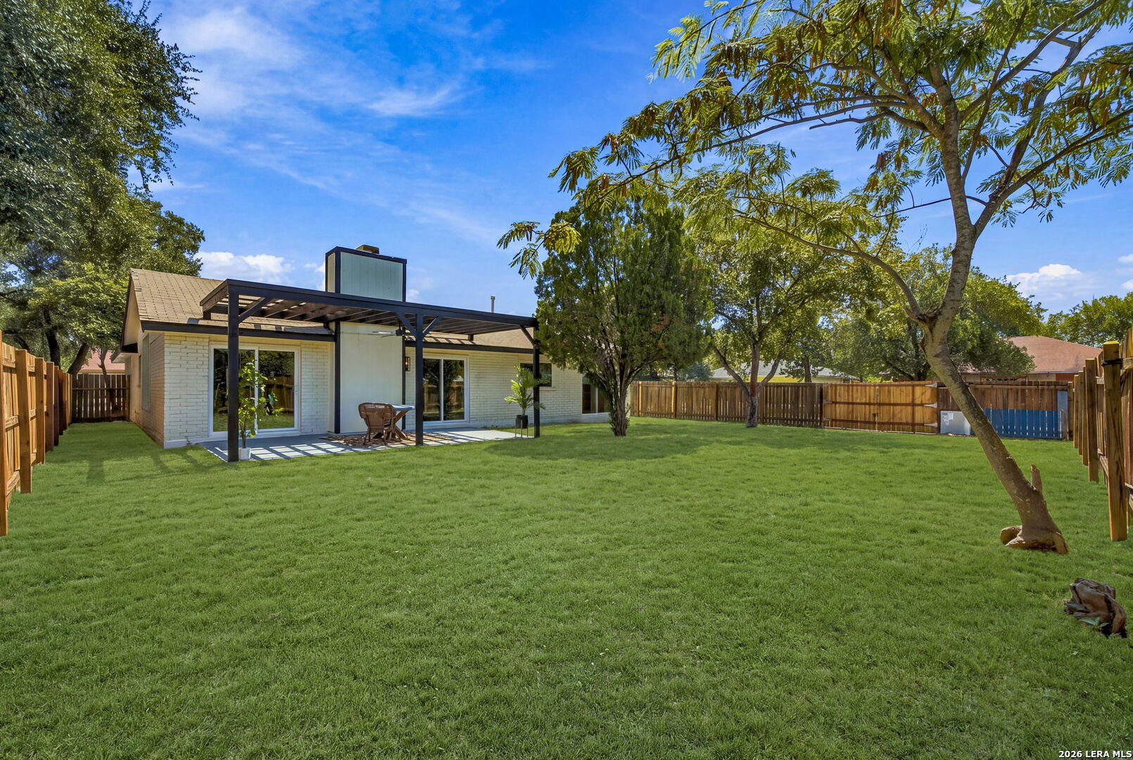 main property photo 28