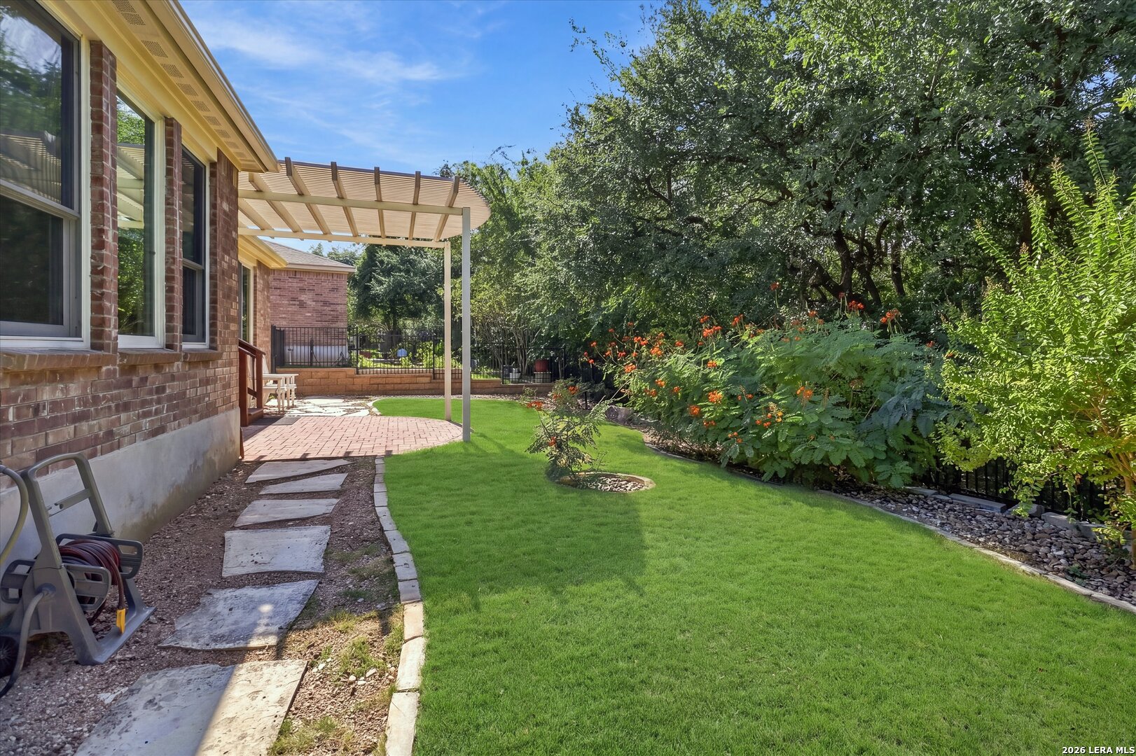 main property photo 28