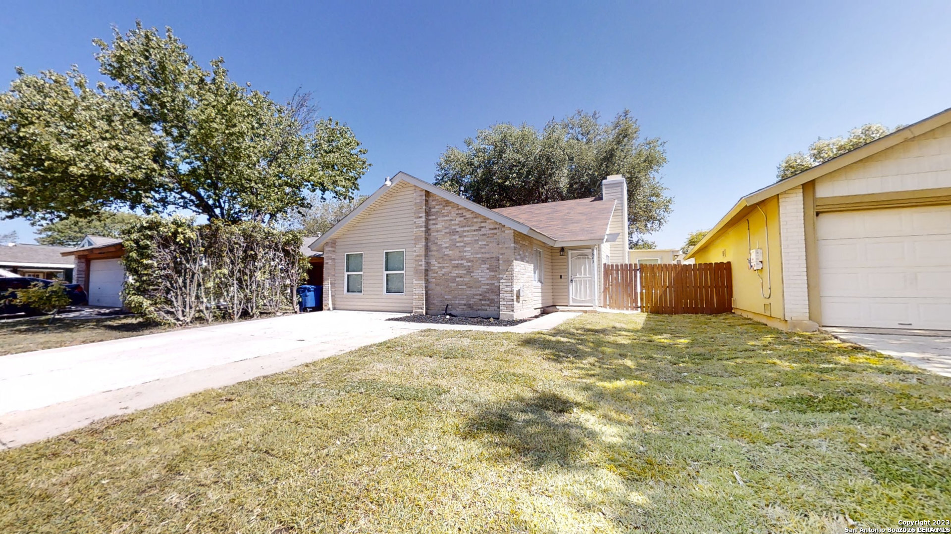 main property photo 28