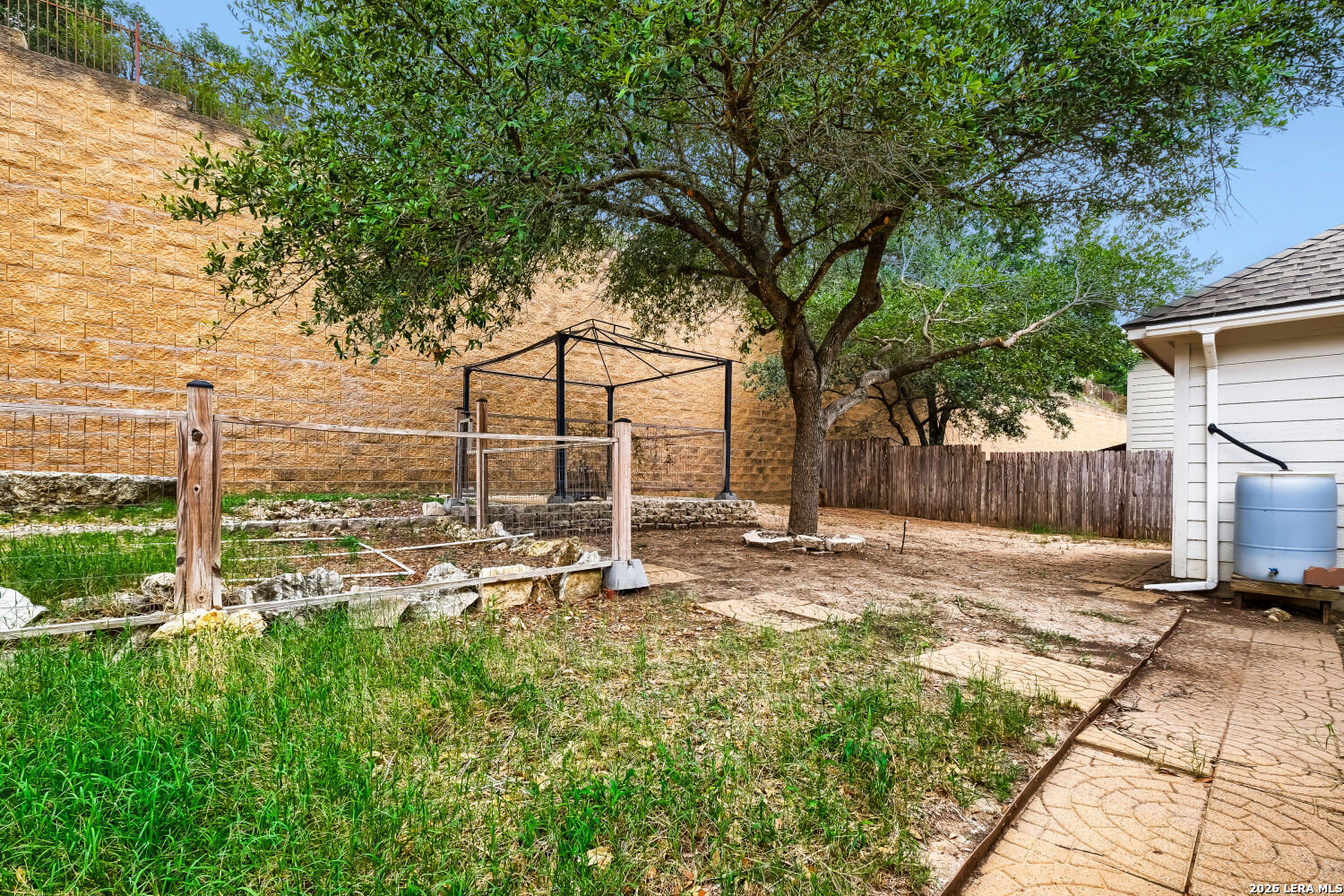 main property photo 26