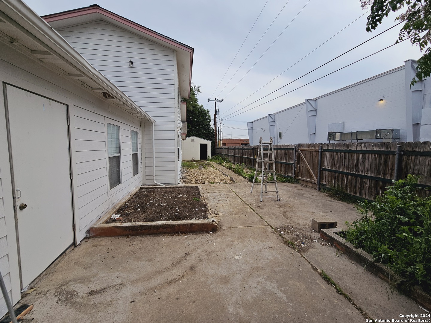 main property photo 35