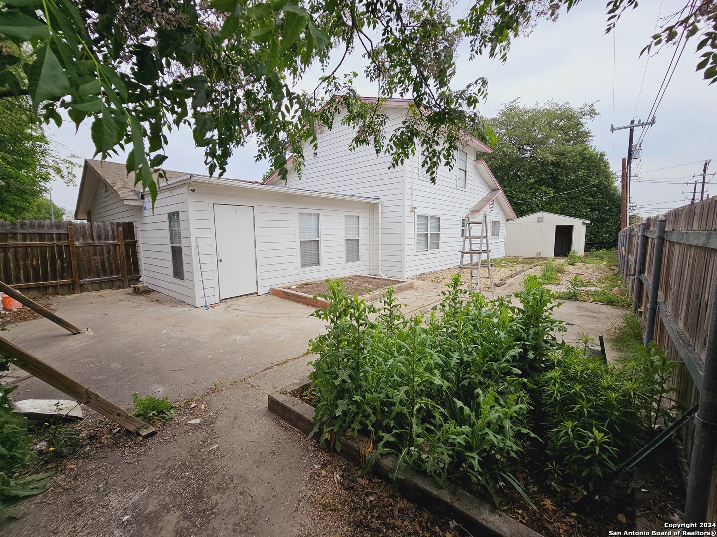 main property photo 36