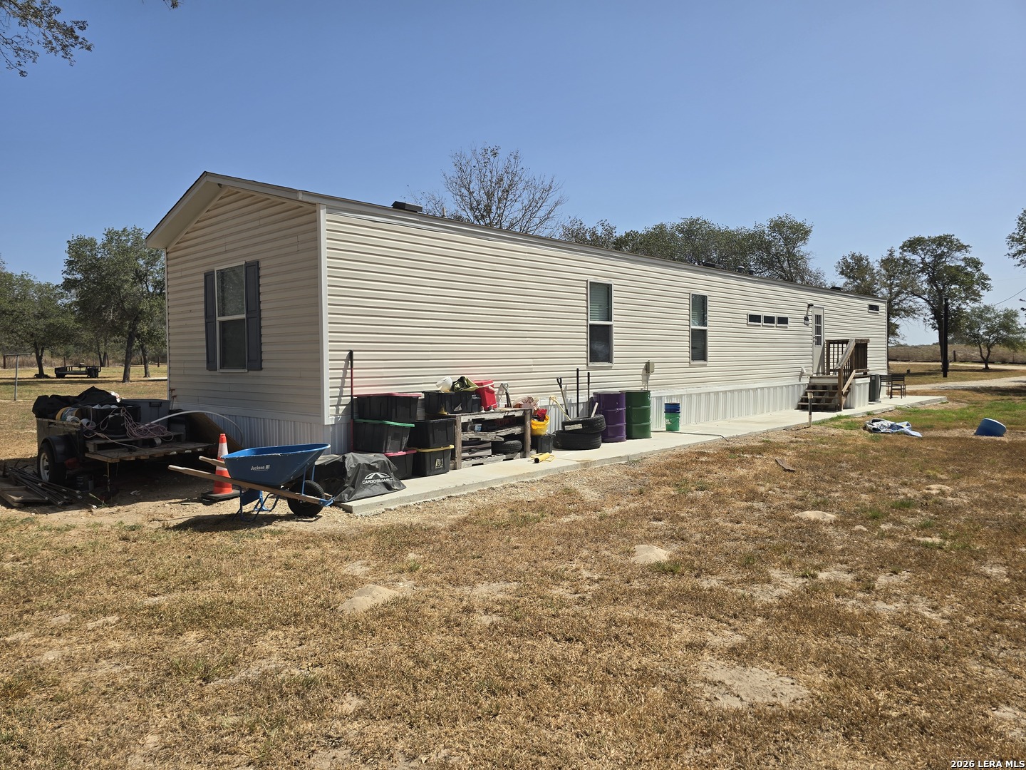 main property photo 28