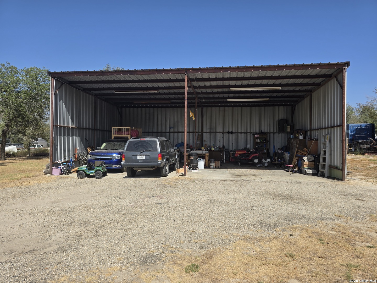 main property photo 30