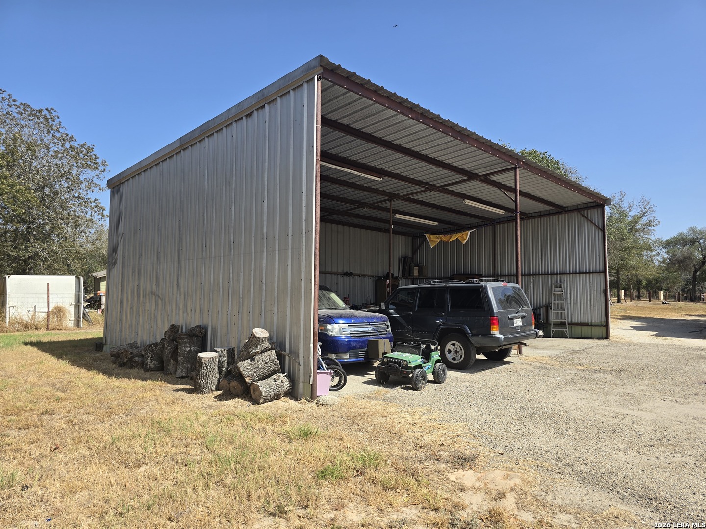 main property photo 31