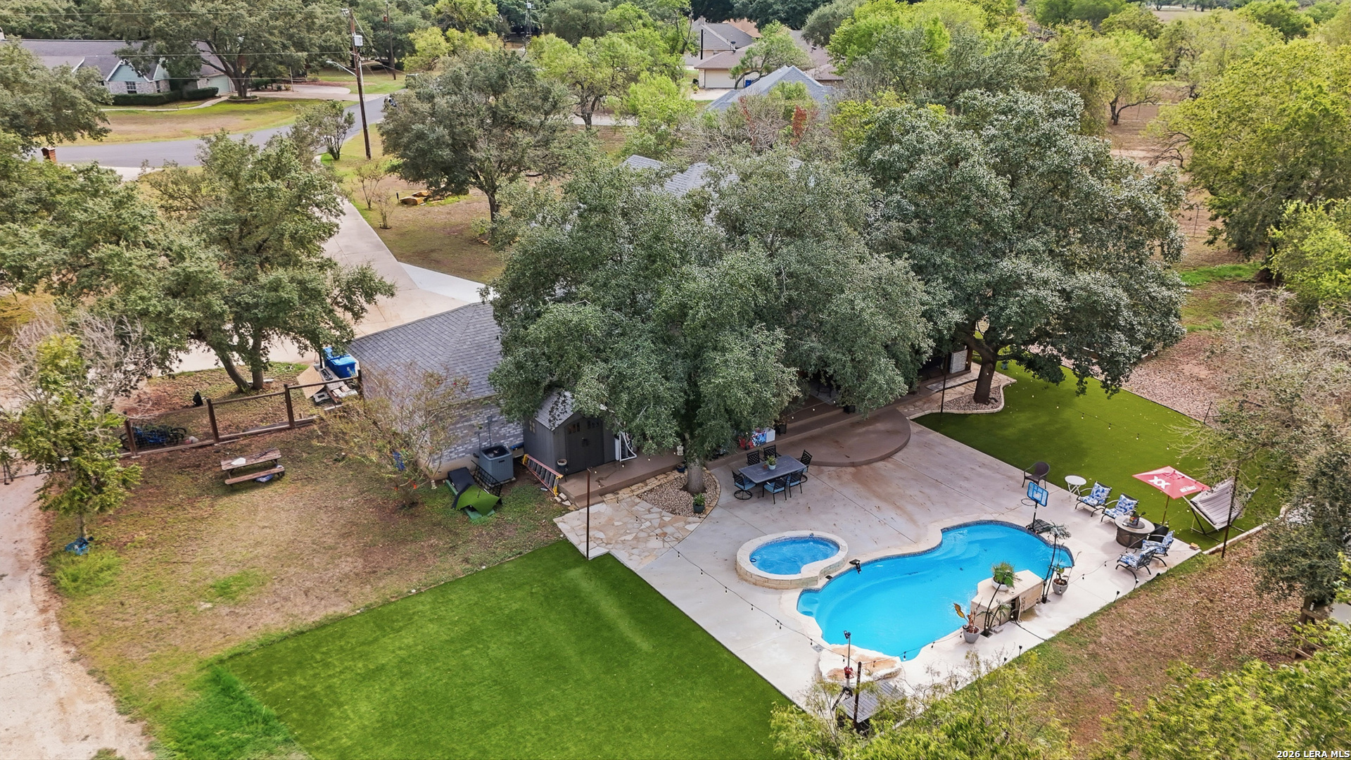 main property photo 30