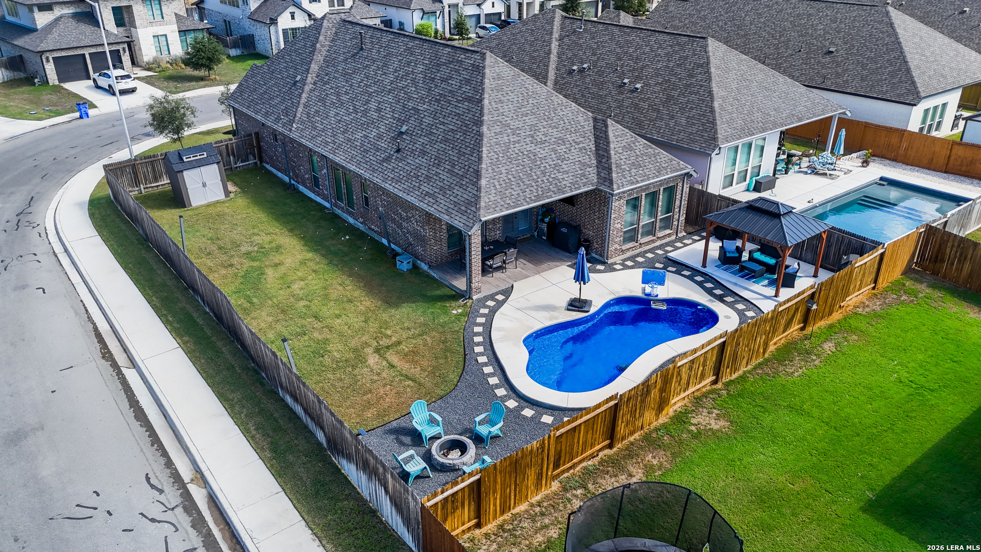main property photo 40