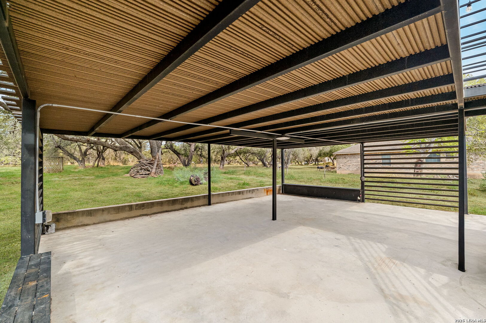 main property photo 33