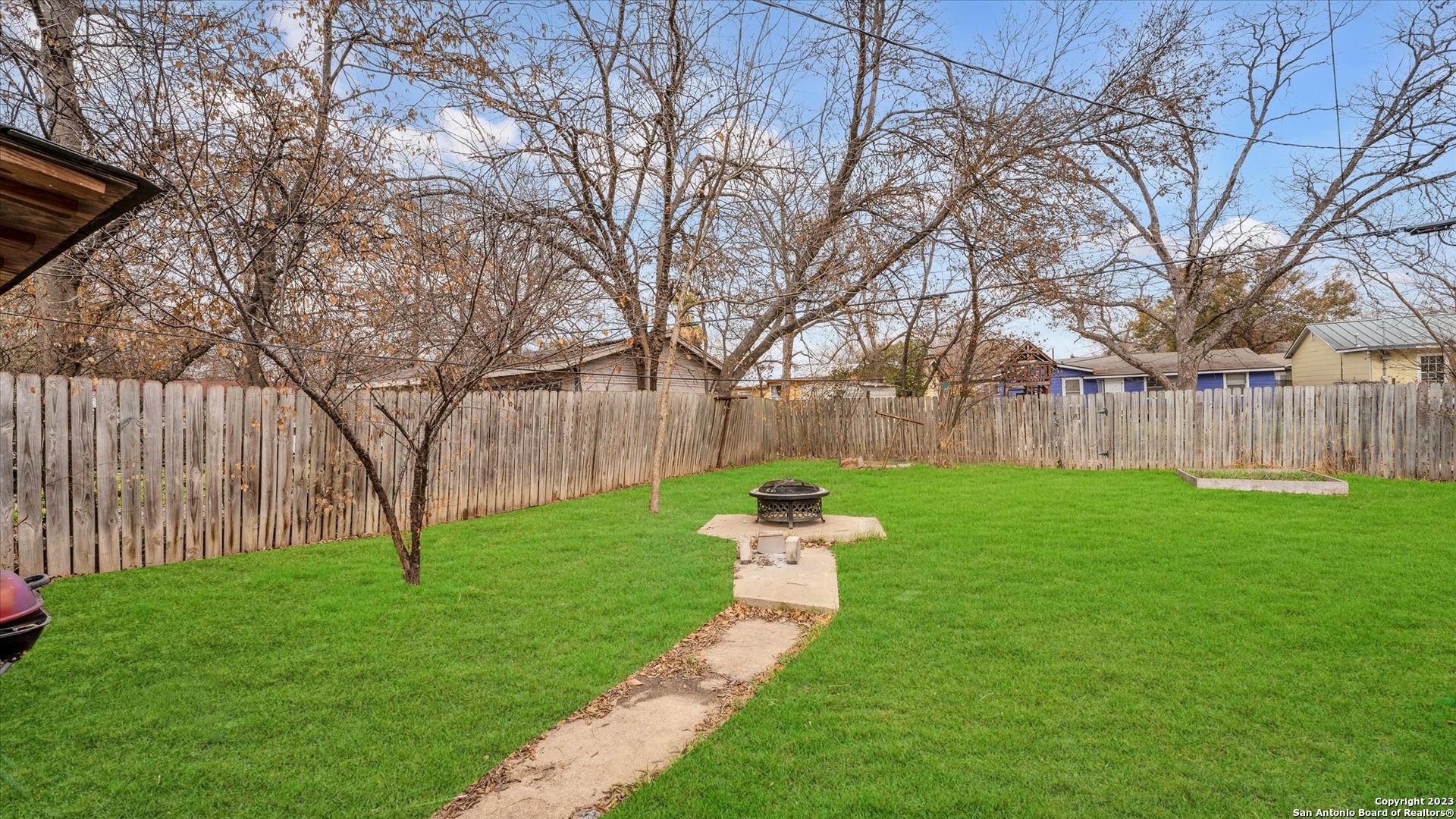 main property photo 17