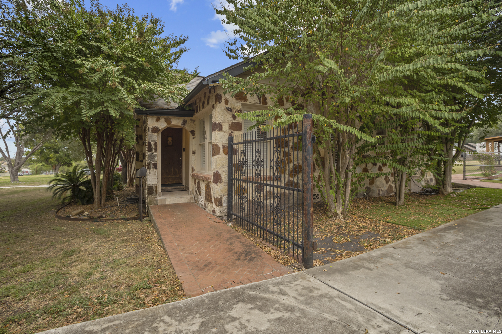 main property photo 3