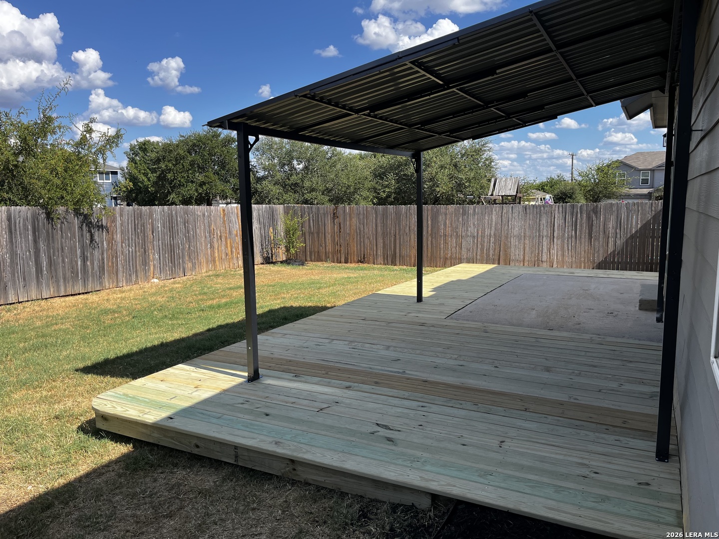 main property photo 28