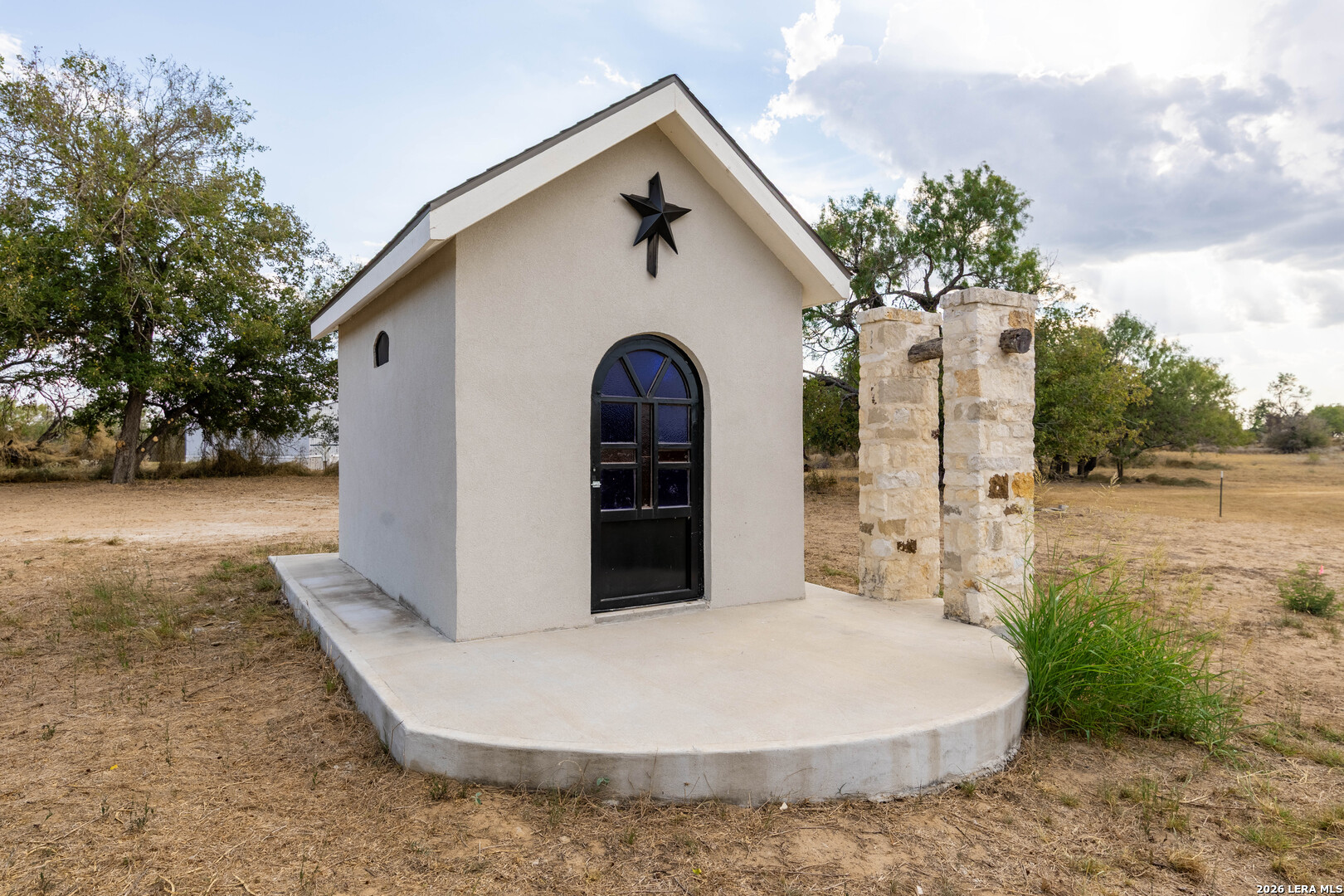main property photo 9