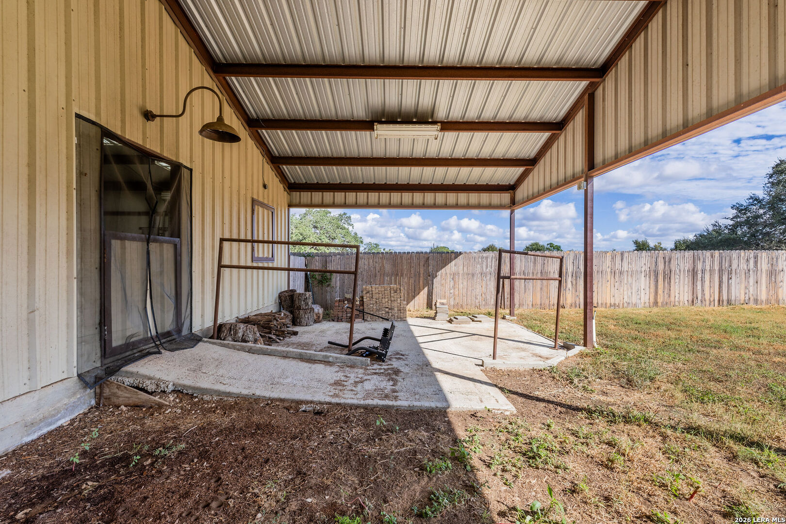 main property photo 25