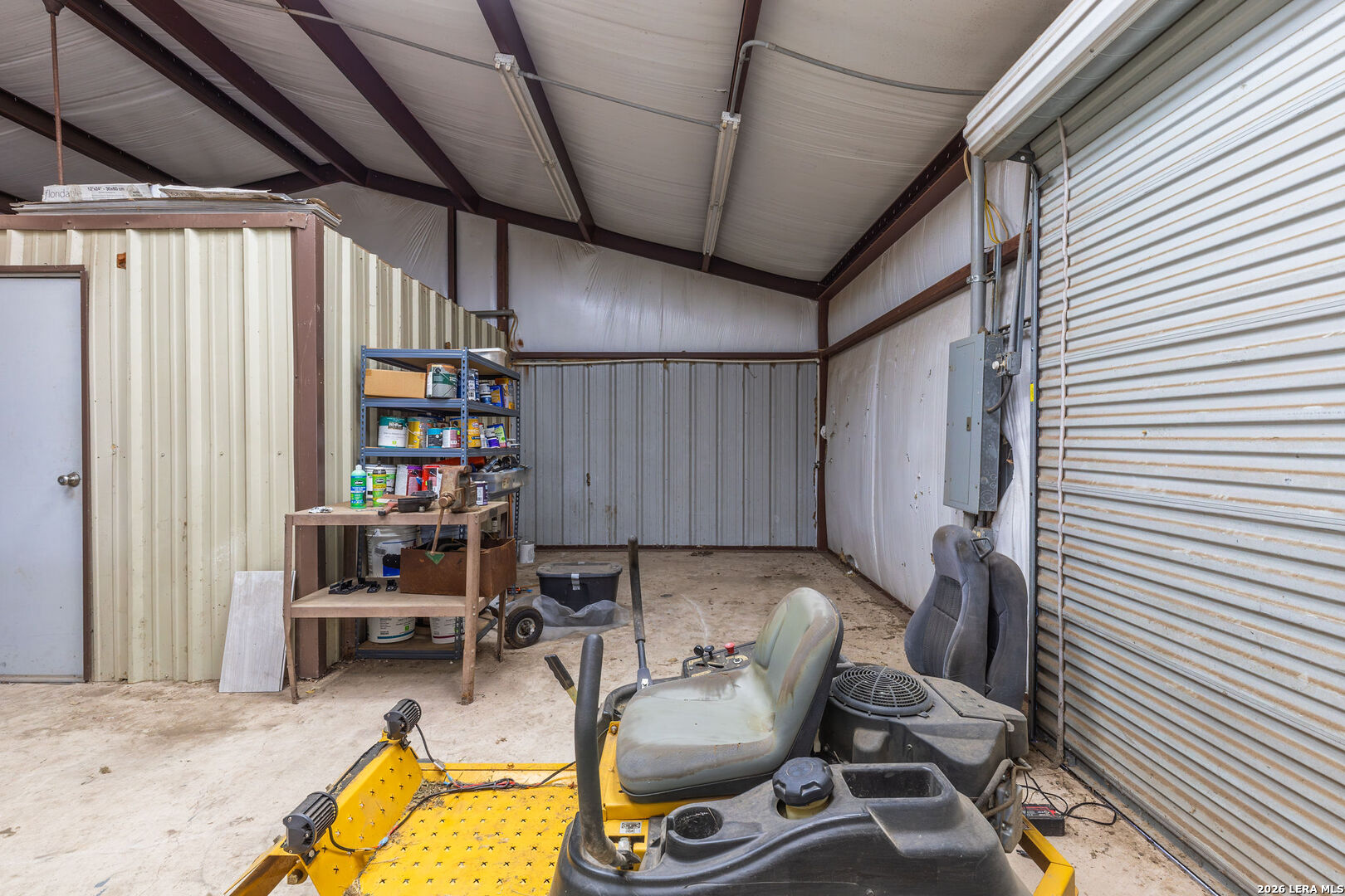 main property photo 28