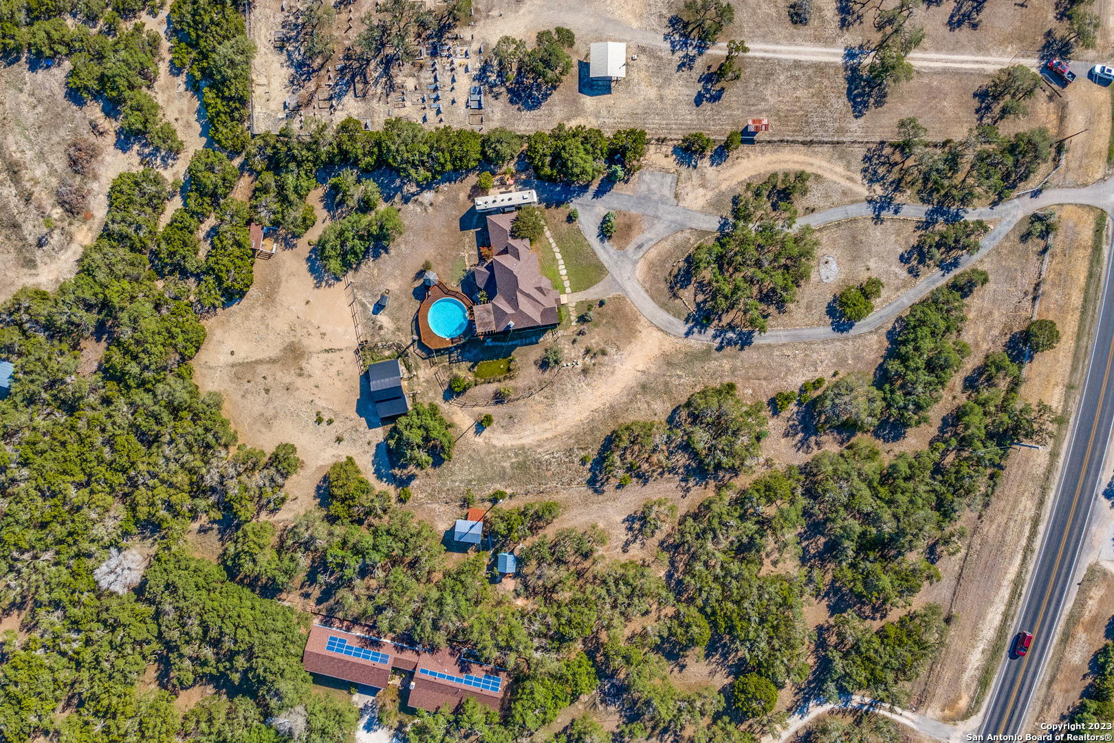 main property photo 31