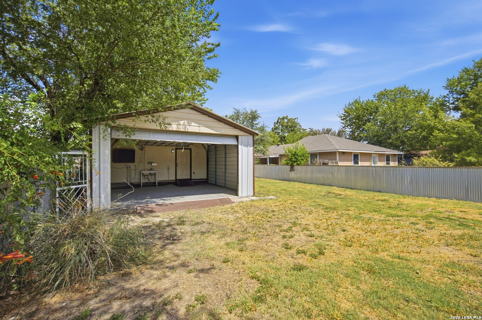 main property photo 11