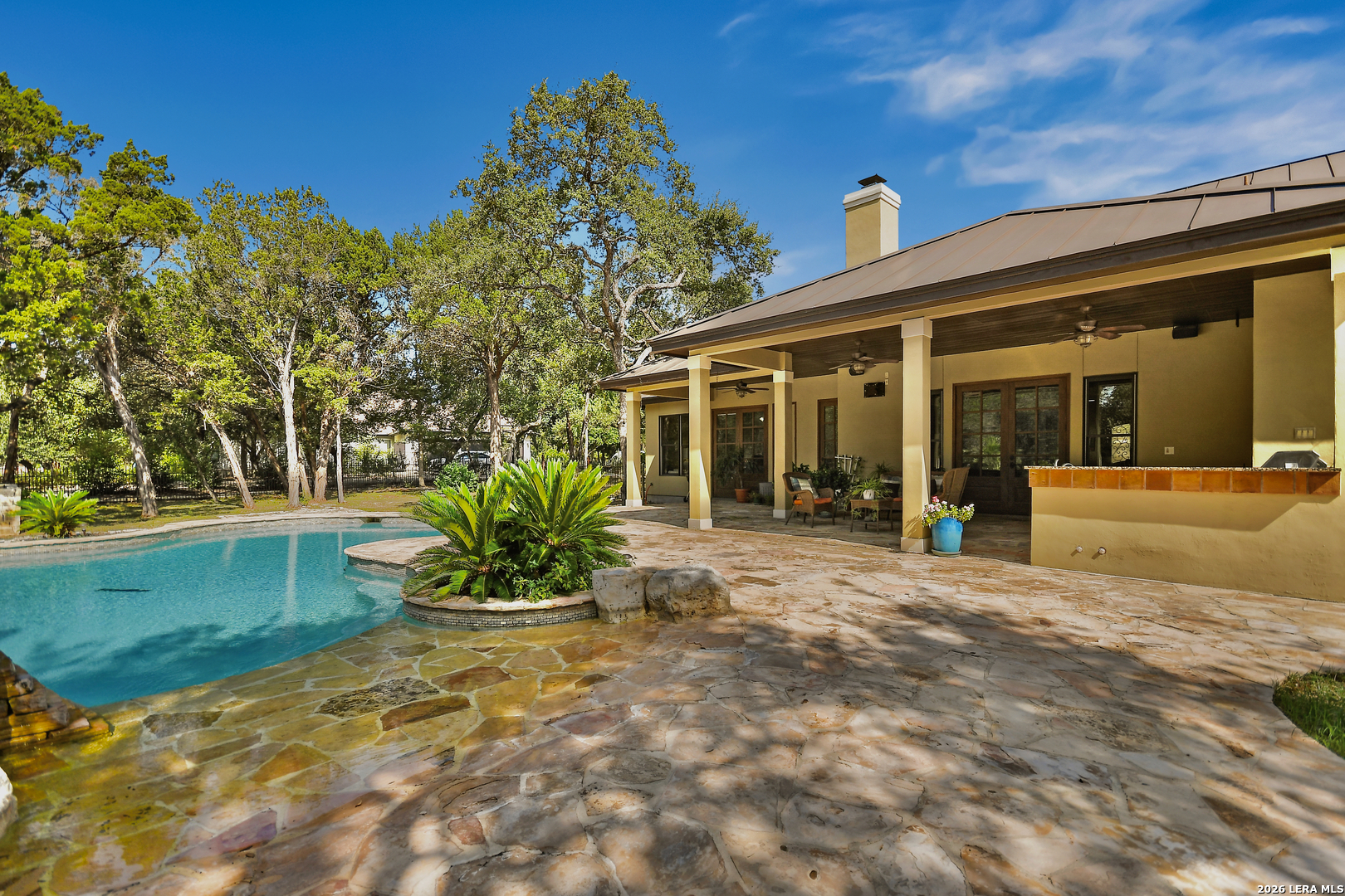main property photo 4