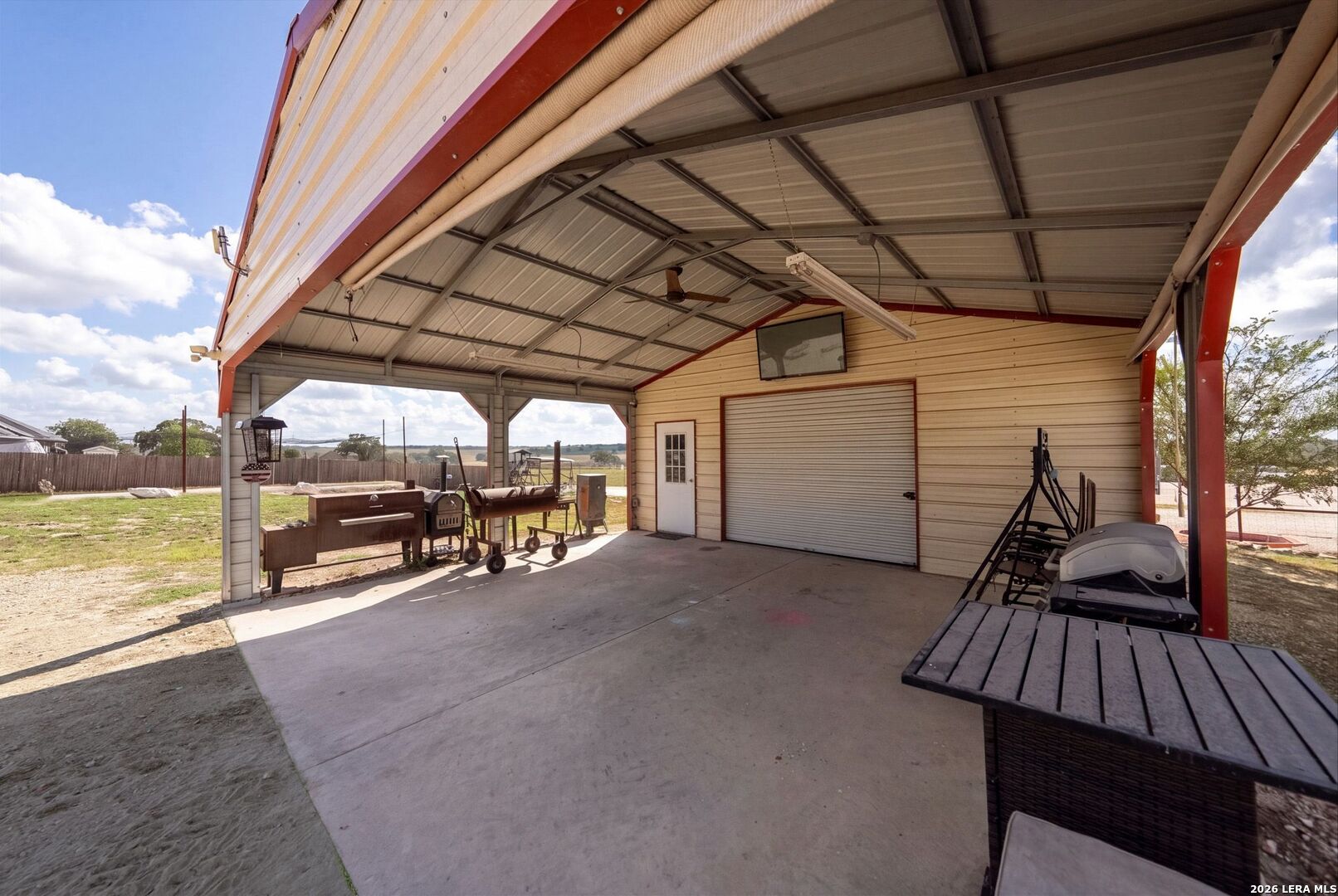 main property photo 40