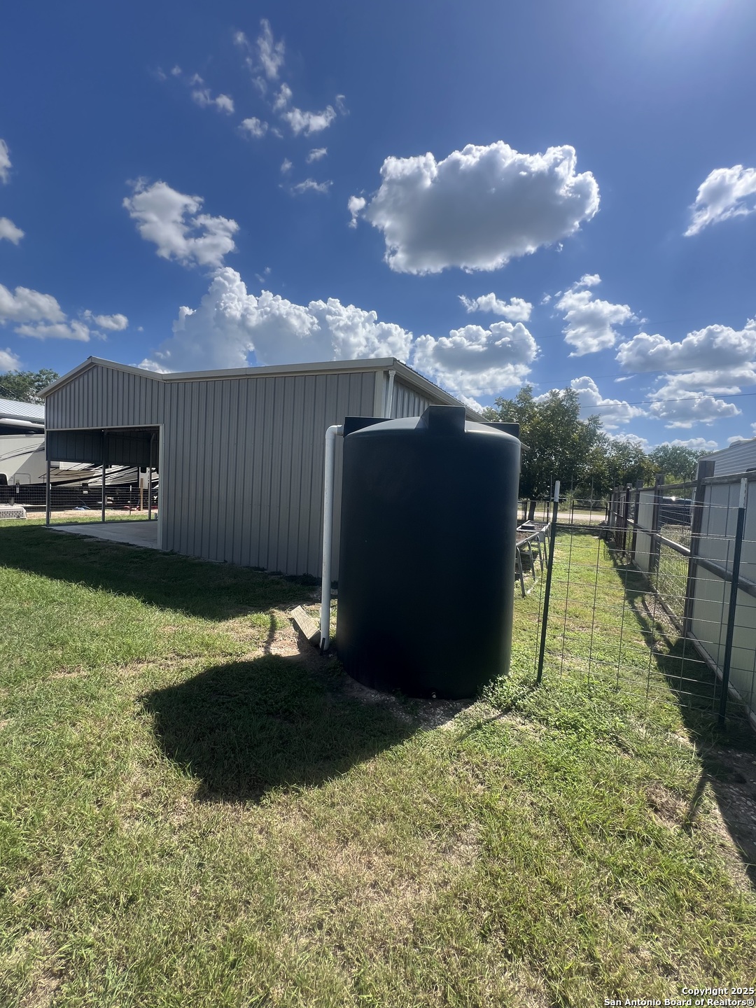 main property photo 10