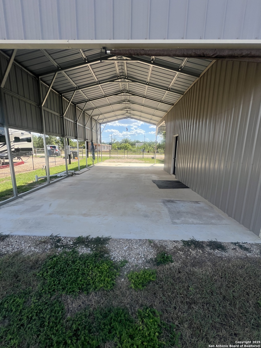 main property photo 11