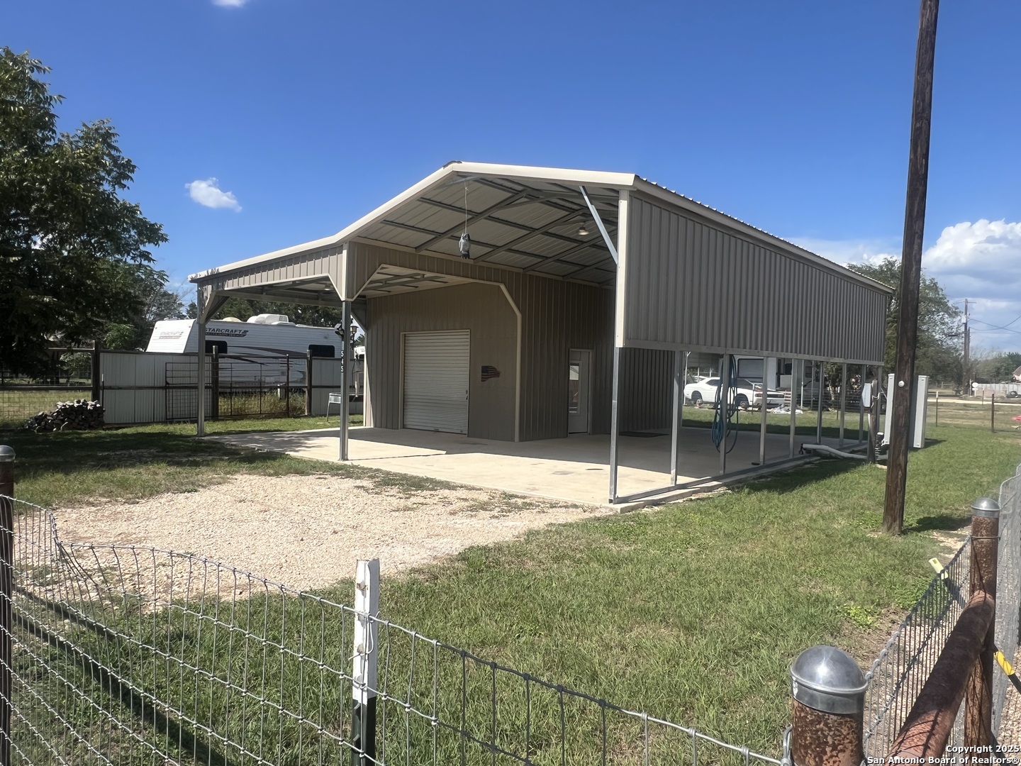 main property photo 4