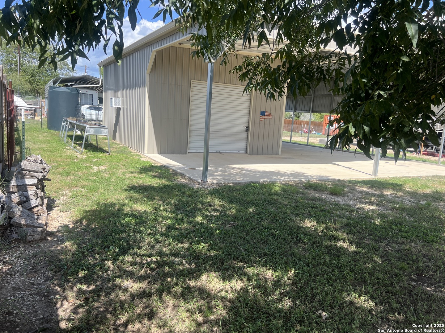 main property photo 6
