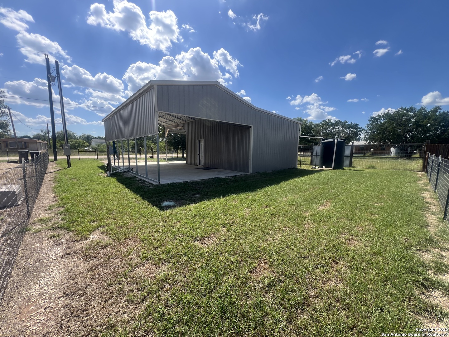 main property photo 8