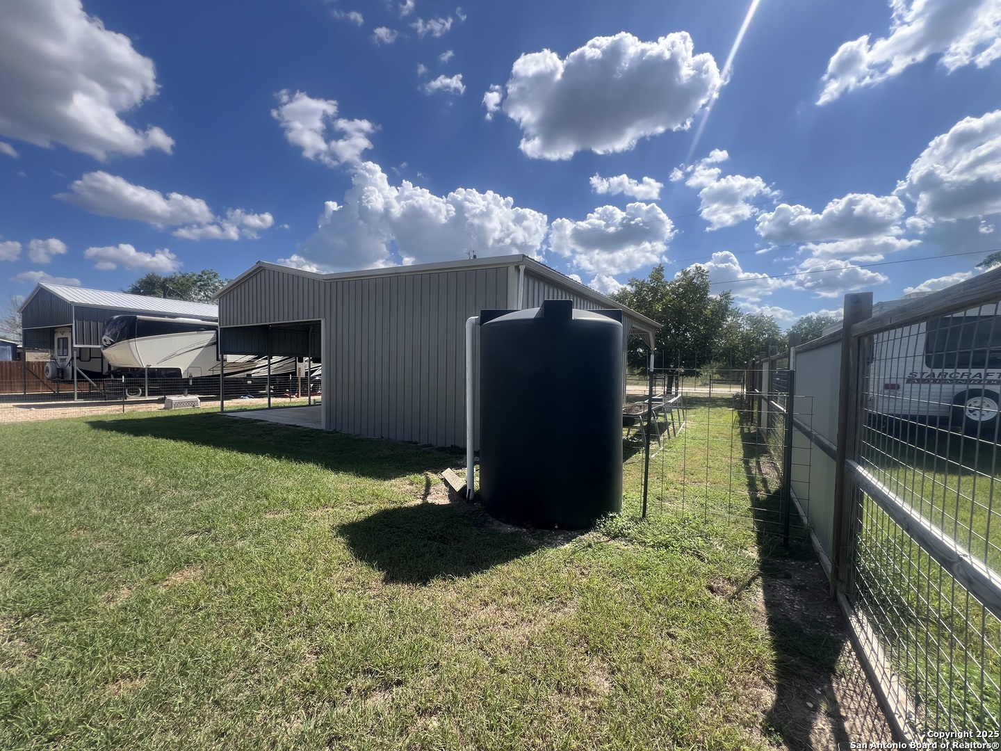 main property photo 9