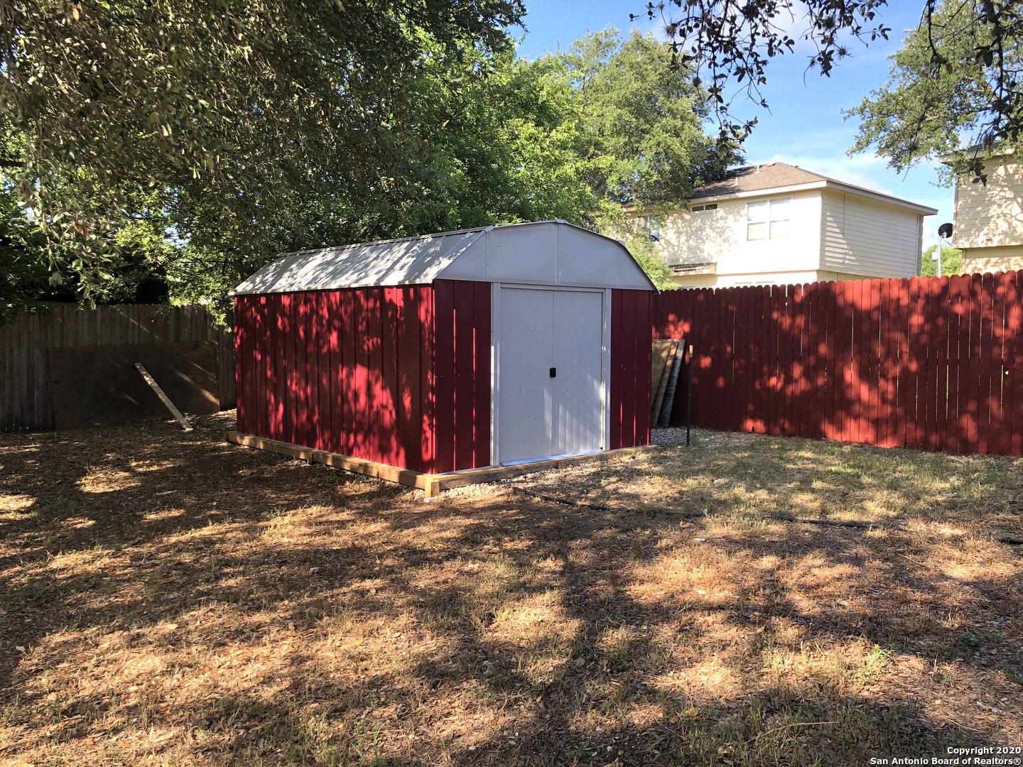 main property photo 28