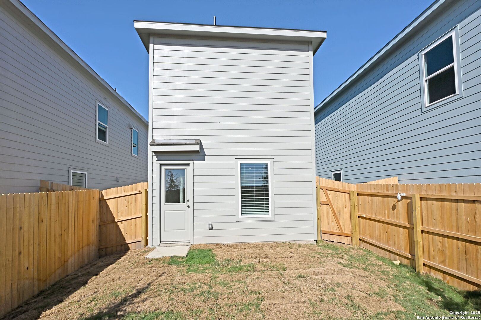 main property photo 9