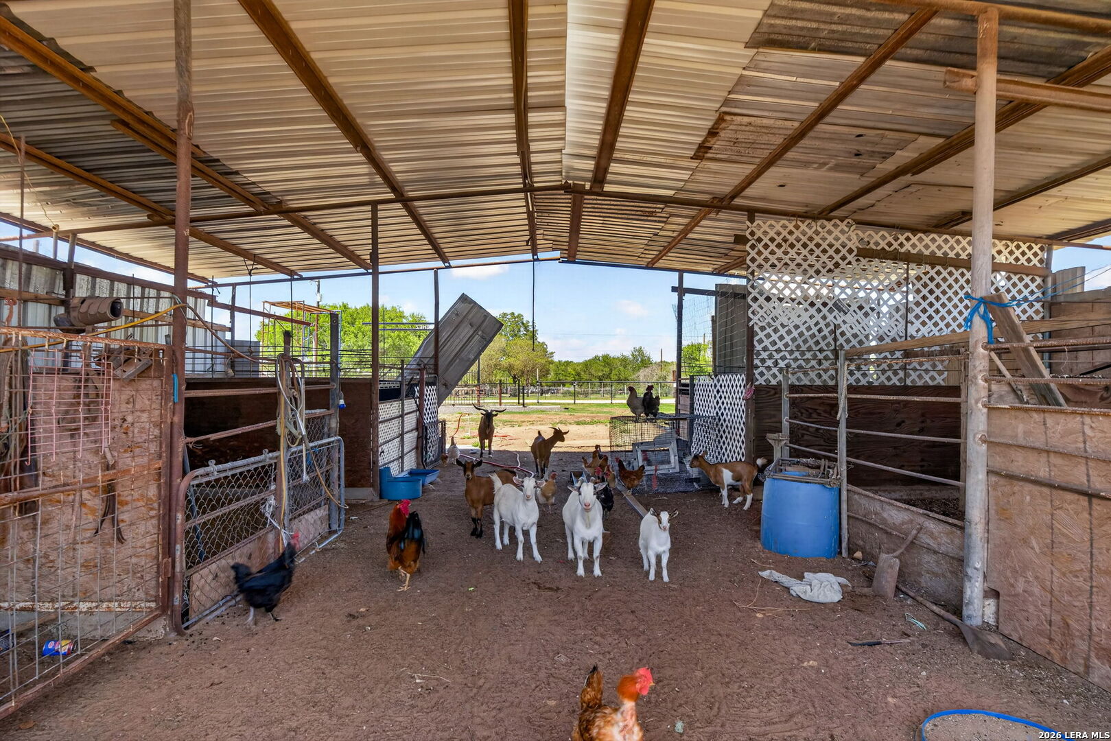 main property photo 28