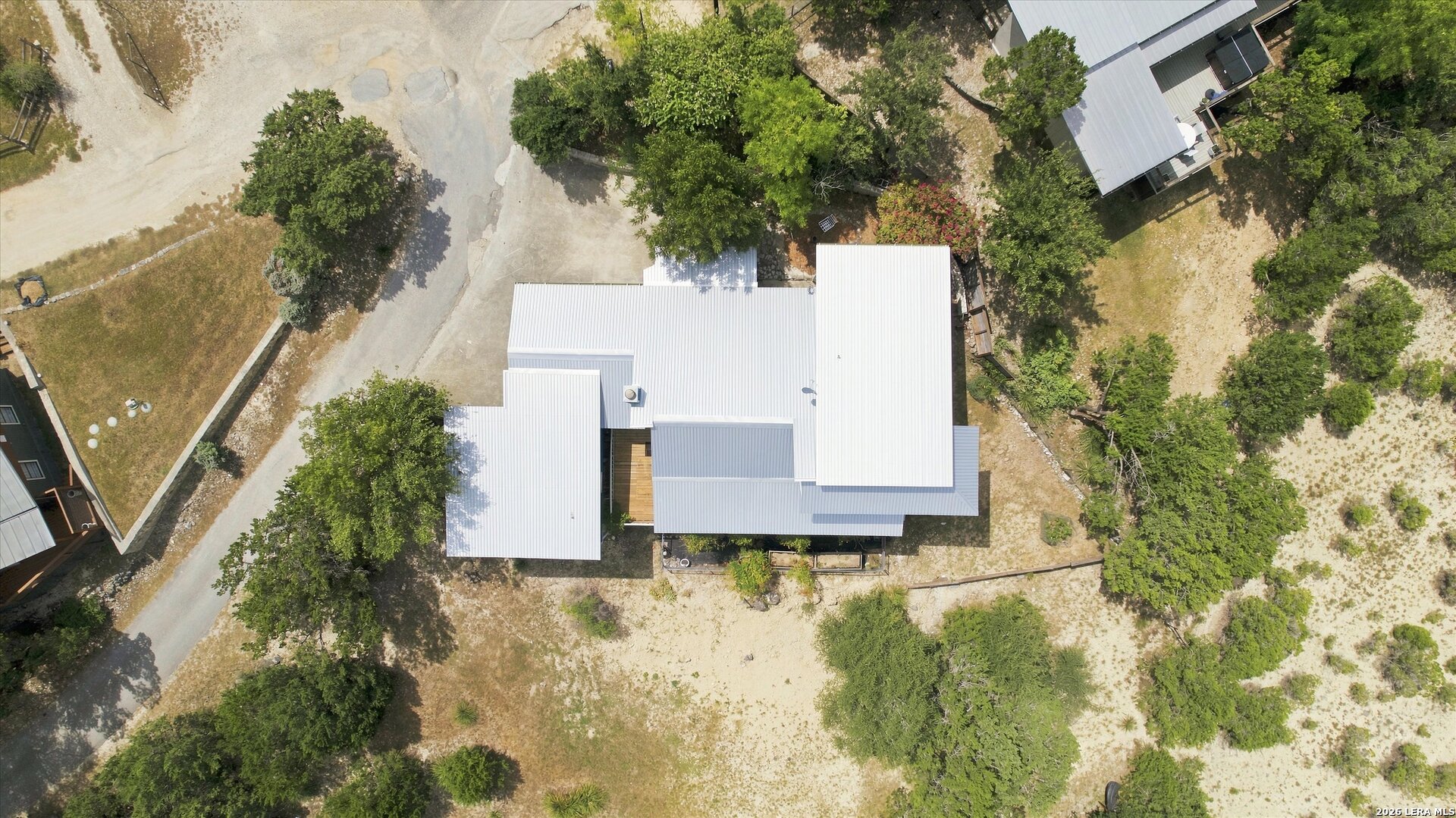 main property photo 37
