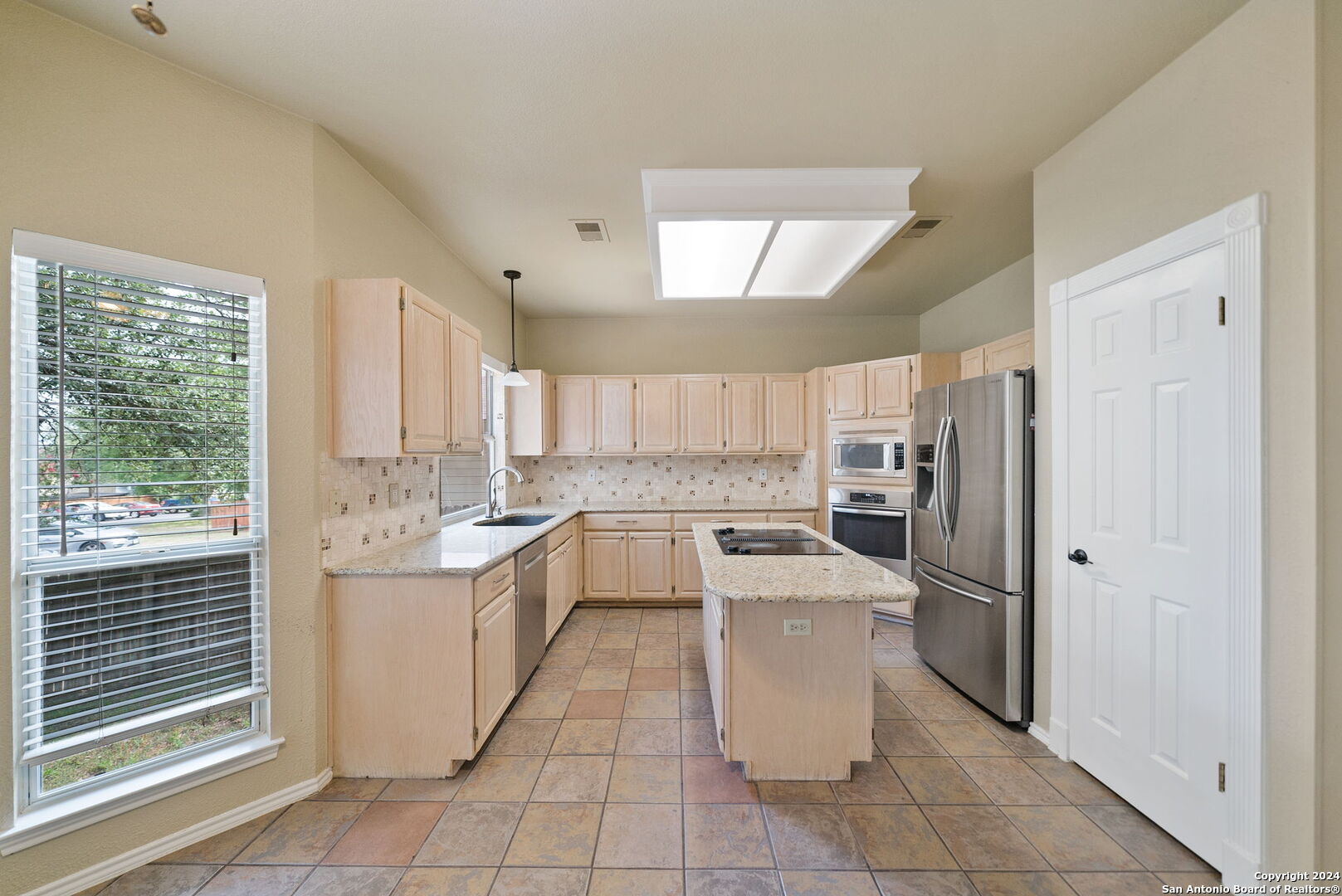main property photo 11