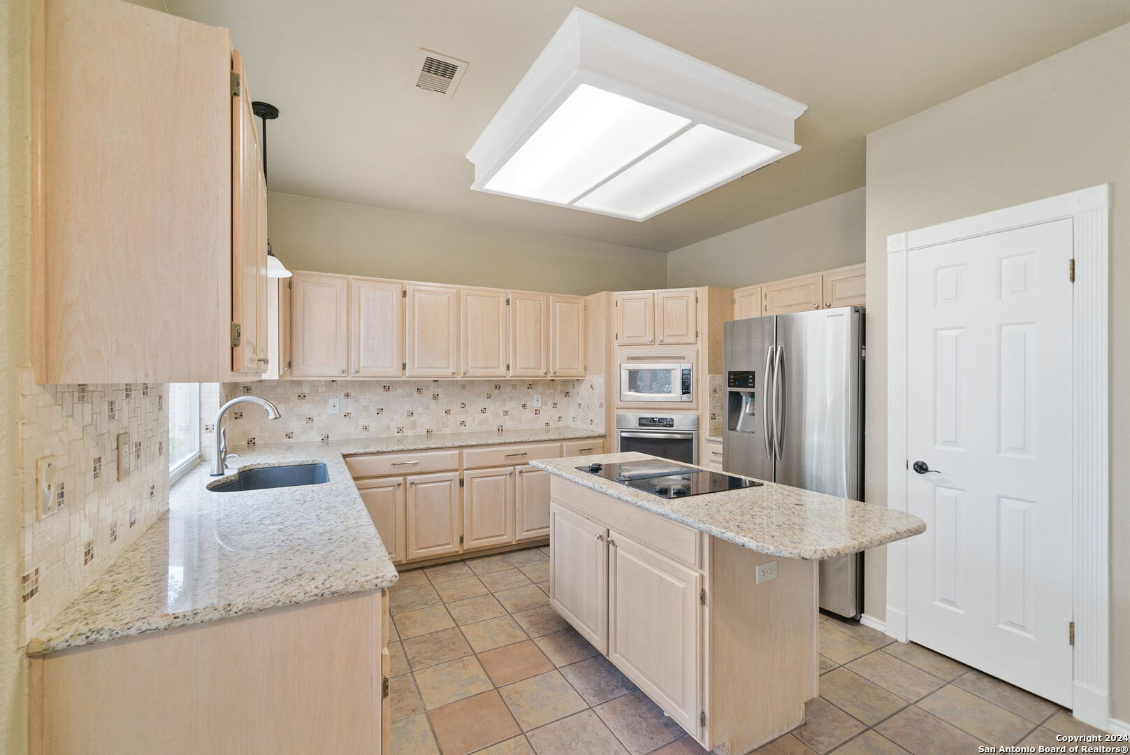 main property photo 12