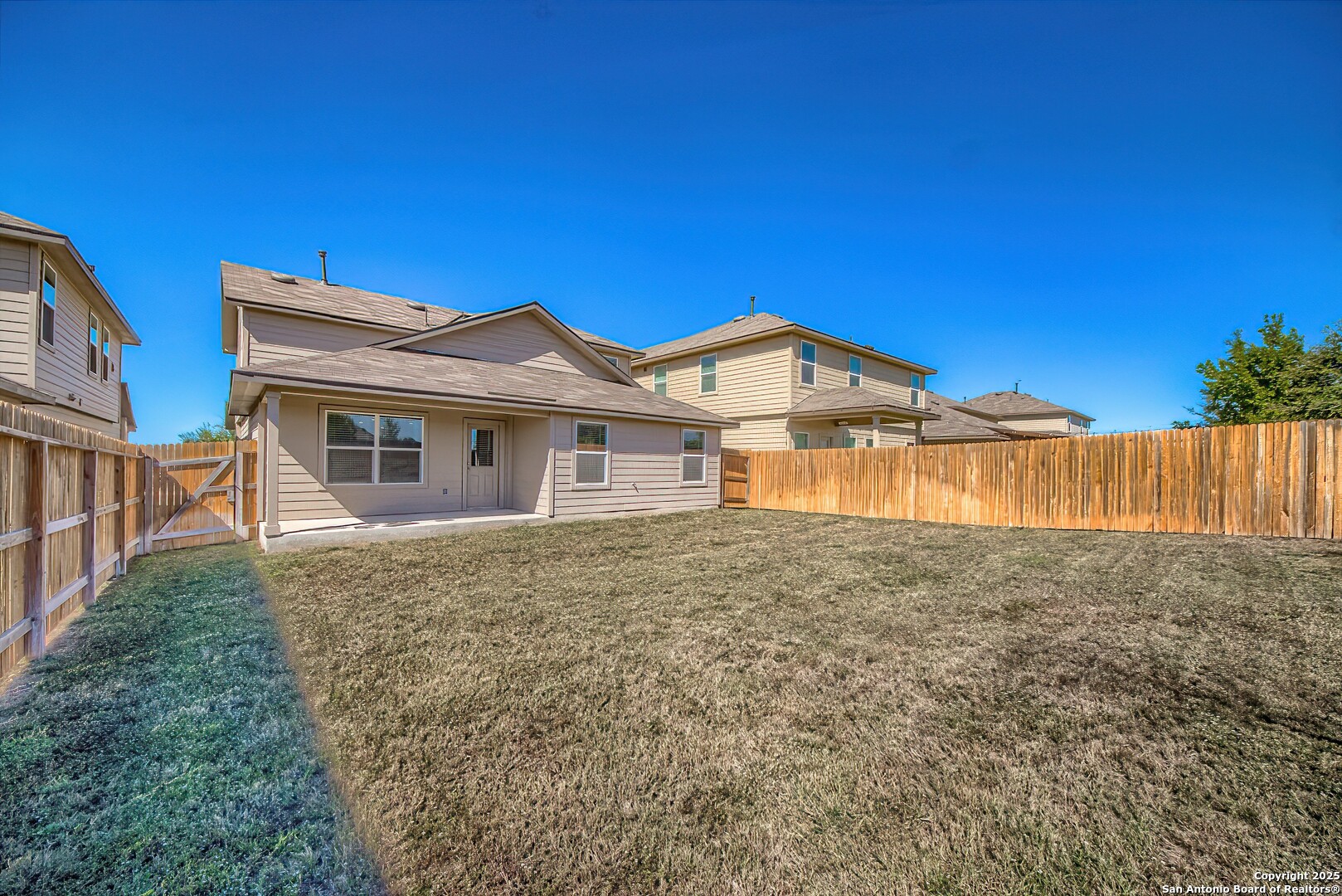 main property photo 28