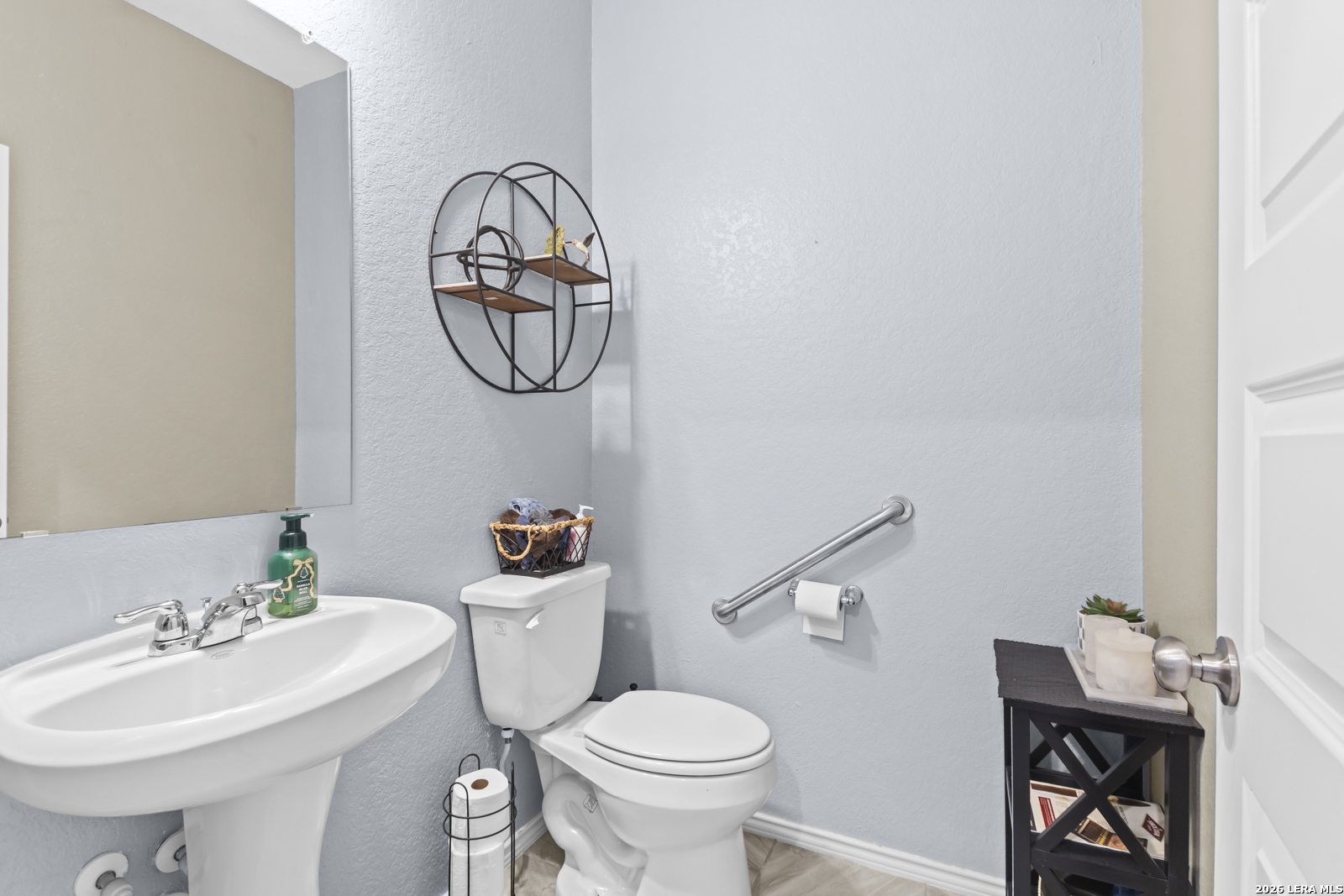 main property photo 28
