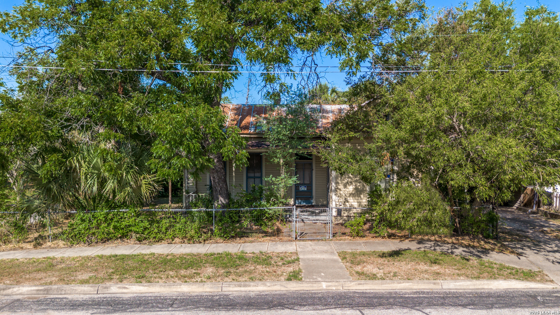 main property photo 9