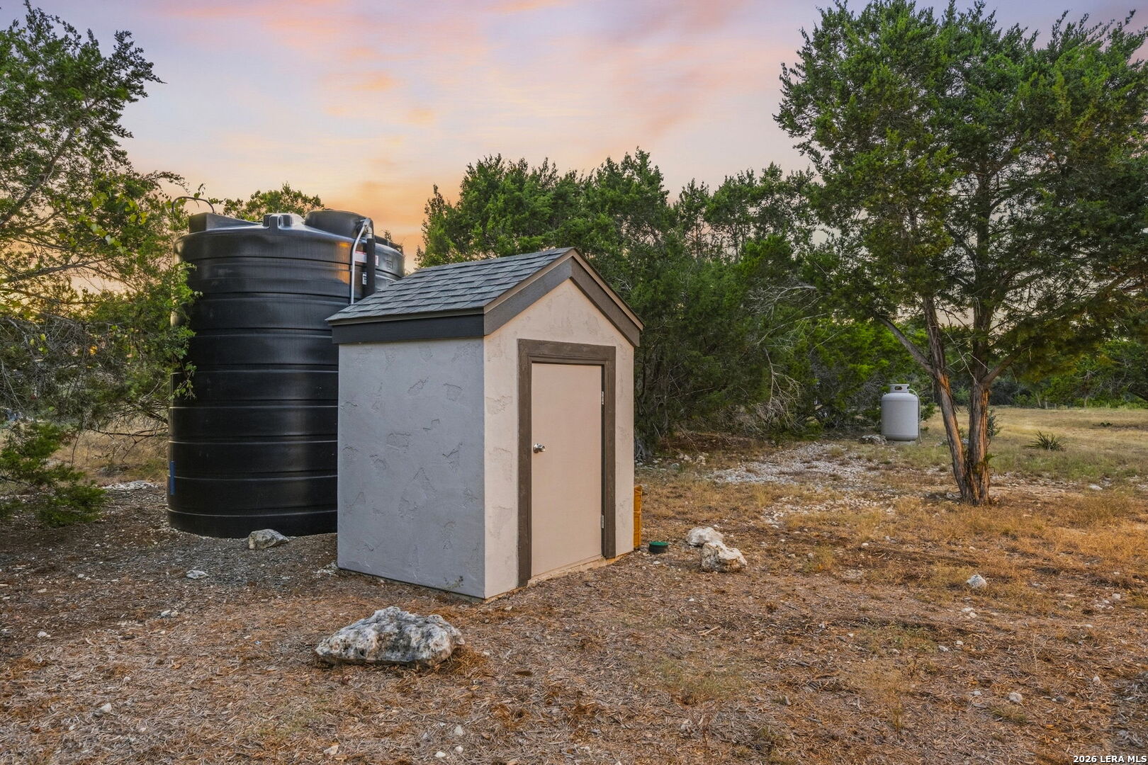 main property photo 41