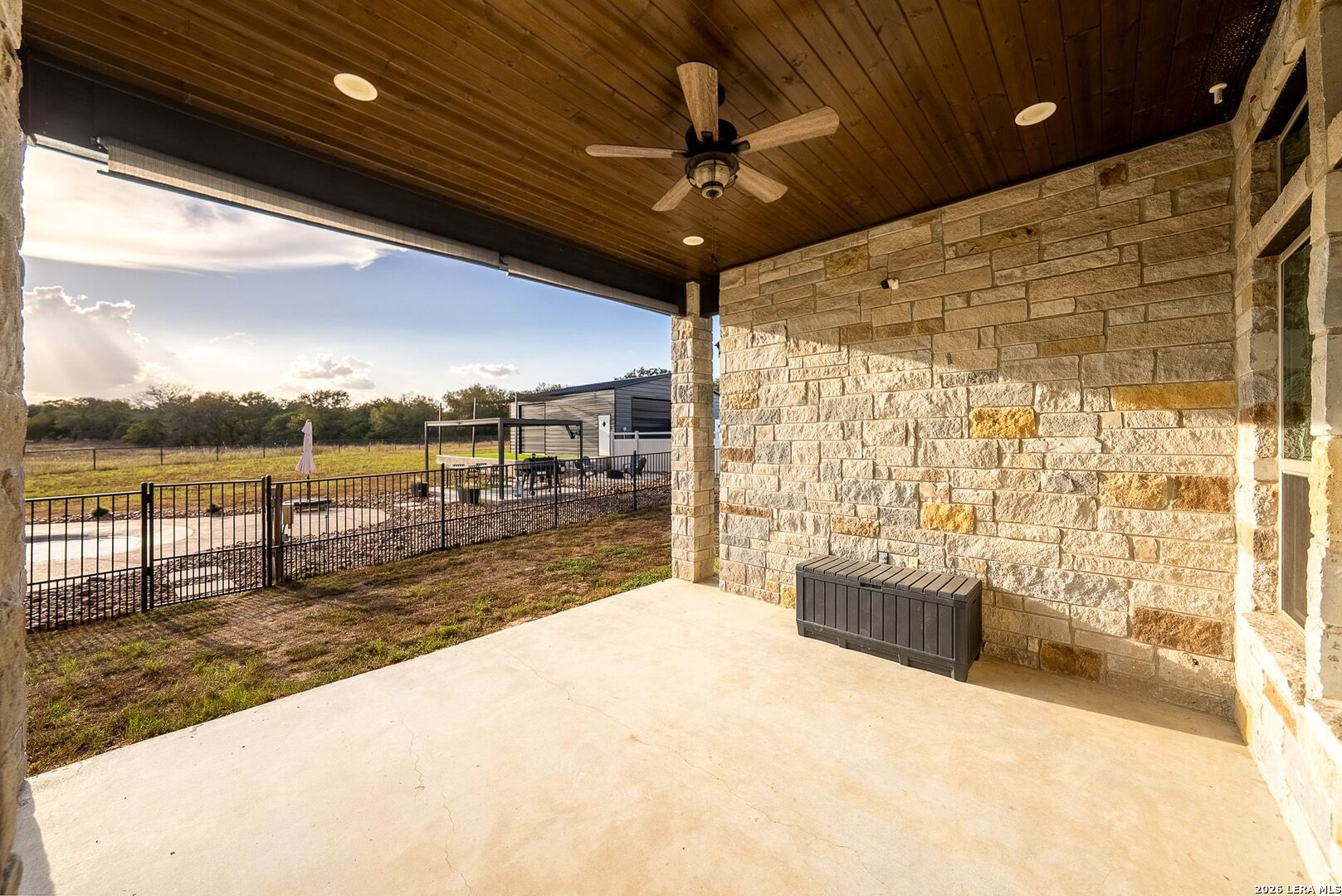 main property photo 50