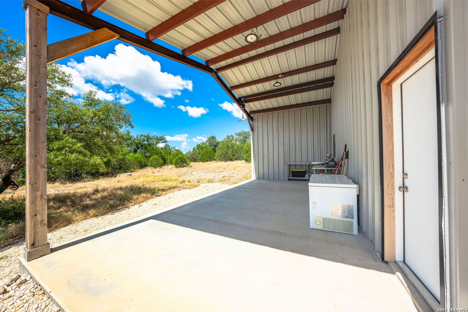 main property photo 40