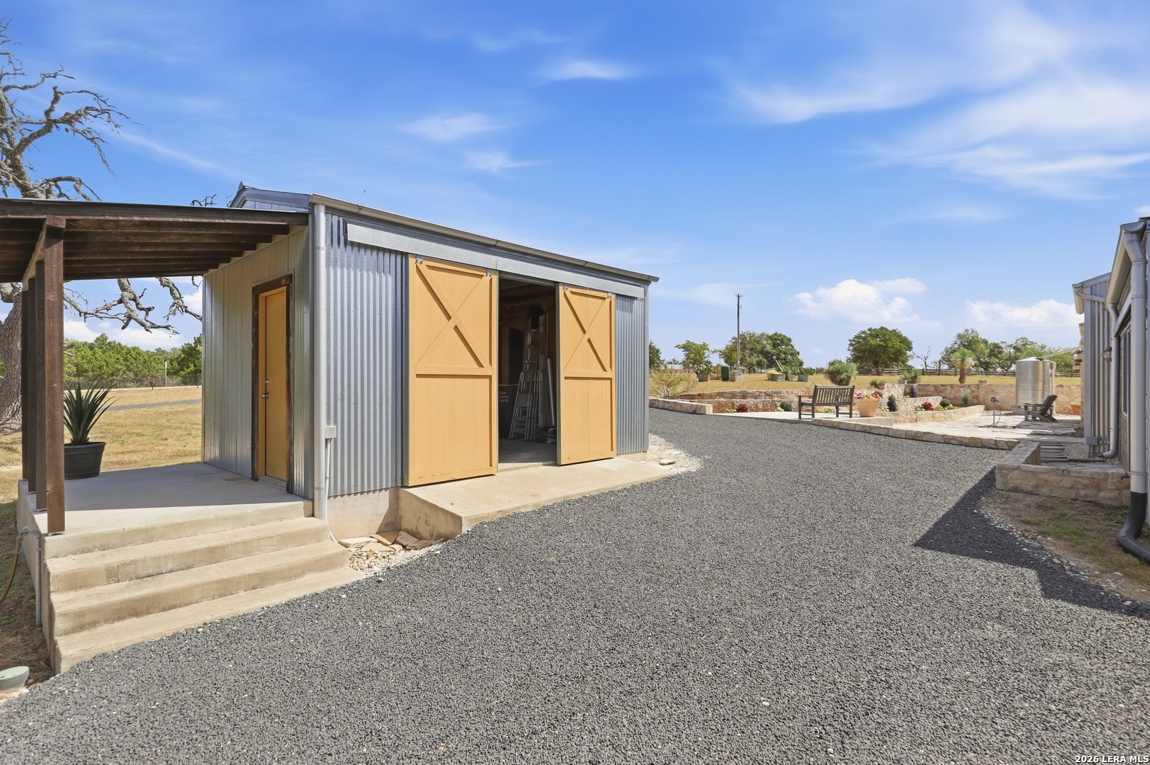 main property photo 37