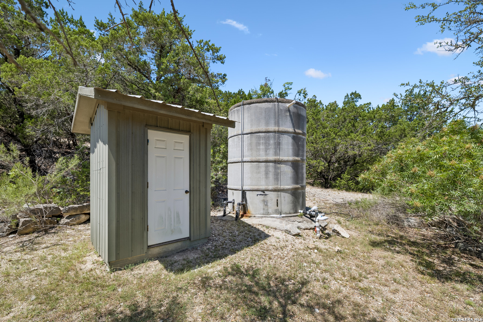main property photo 40